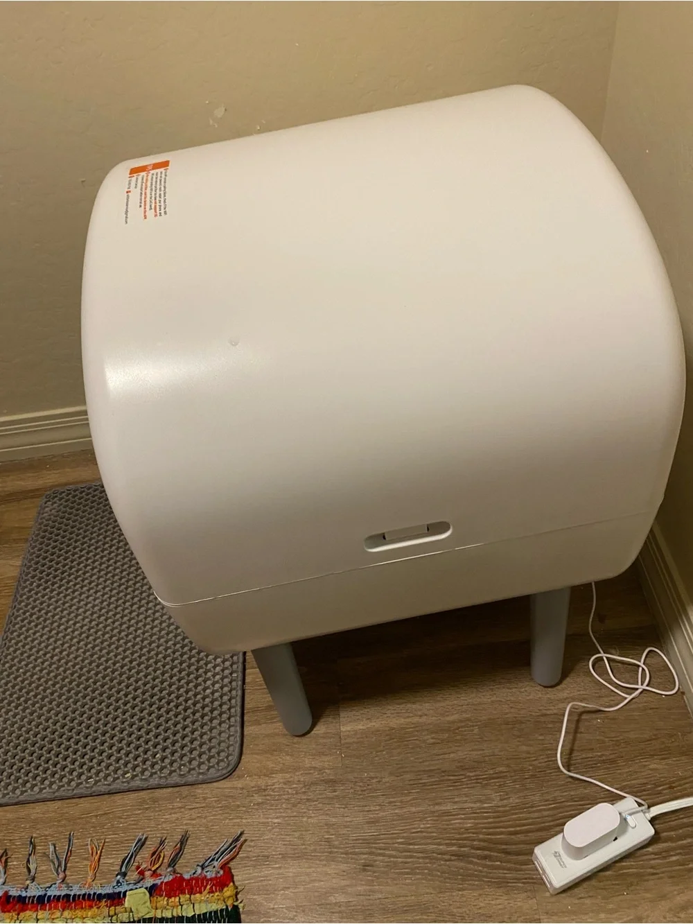 Automatic Self-Cleaning Cat Litter Box in White